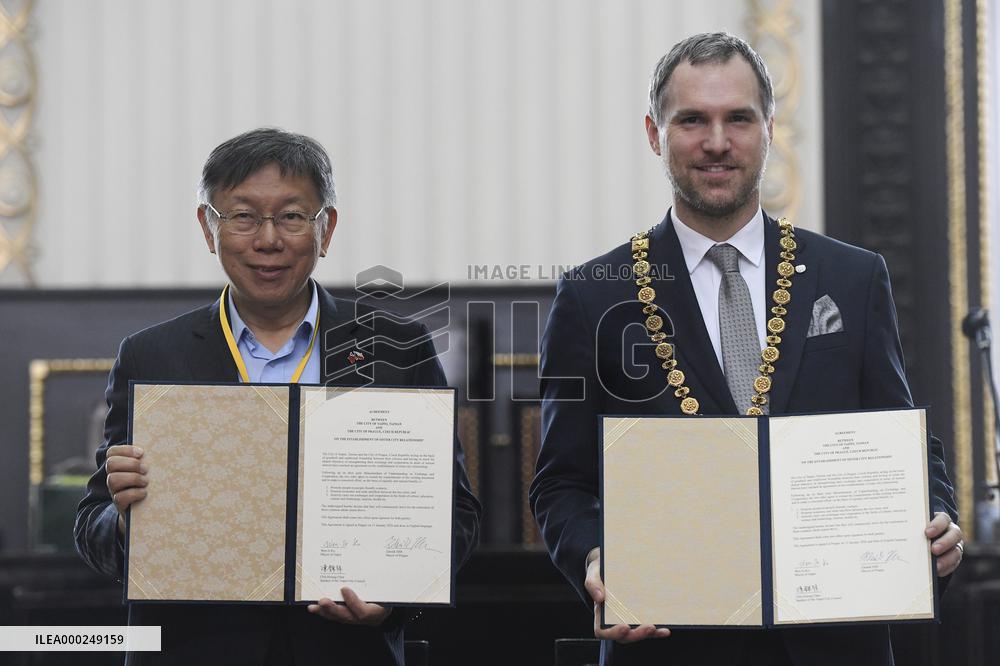 Zdenek Hrib, Ko Wen-je
