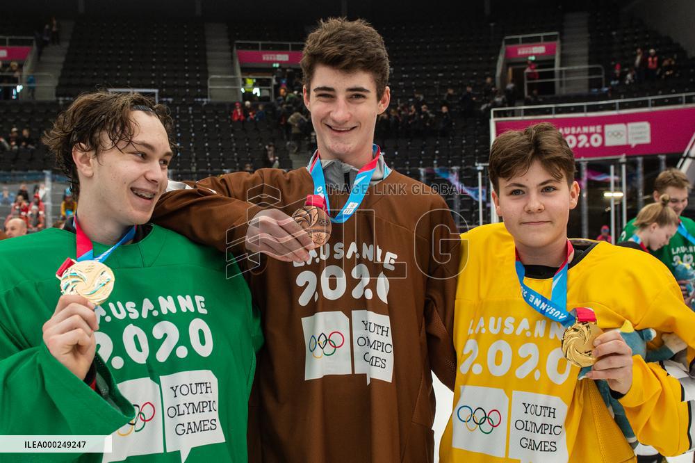 Stepan Malecek, Matyas Sapovaliv, Zuzana Trnkova