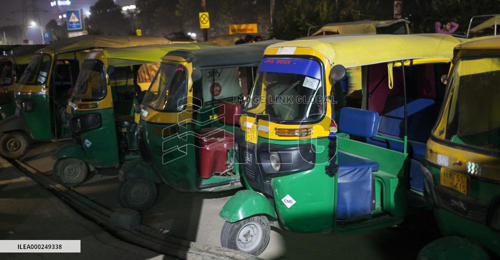 auto rickshaw, Piaggio, stand