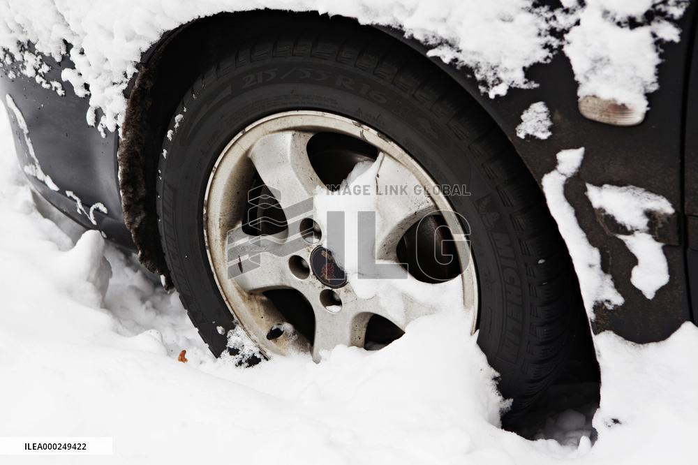 car, snow, tire, weather, winter, transportation, automobile
