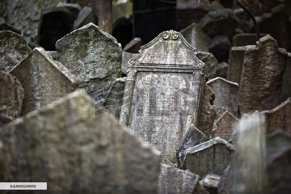 Prague, gravestones, The Old Jewish Cemetery