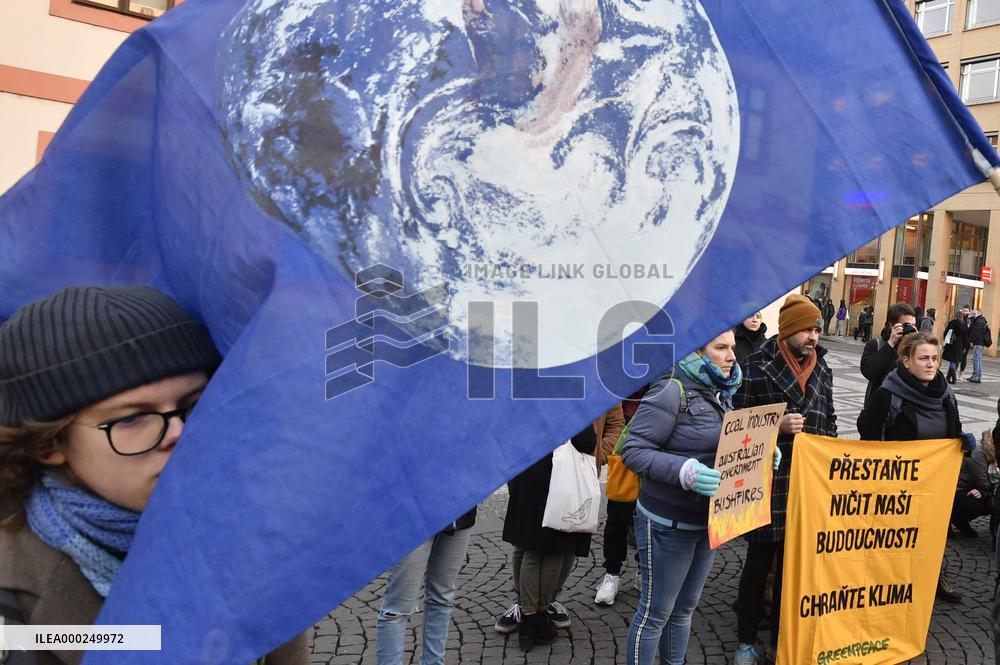 A demonstration to express solidarity with victims of fires in Australia, warn of climate policy, protection