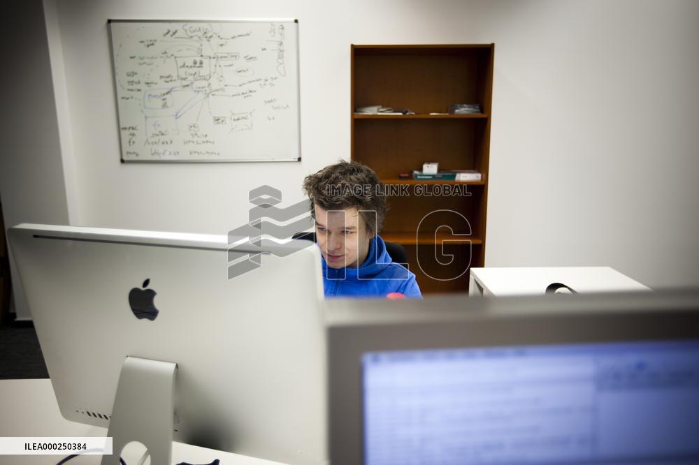 programmer, computer, PC, Mac, Software Development office, Avast Software a.s company,  computer security application avast!, antivirus, freeware