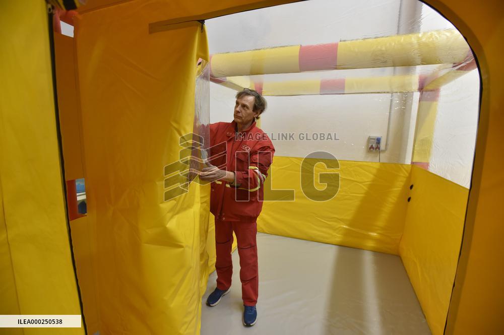 decontamination shower, isolation negative pressure chamber