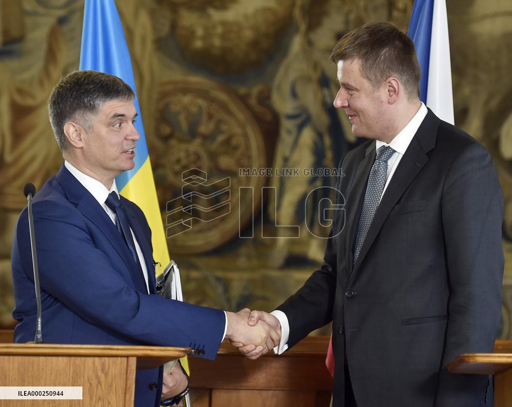 Tomas Petricek, Vadym Prystaiko