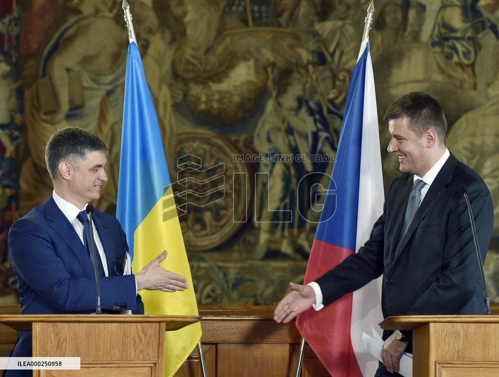 Tomas Petricek, Vadym Prystaiko