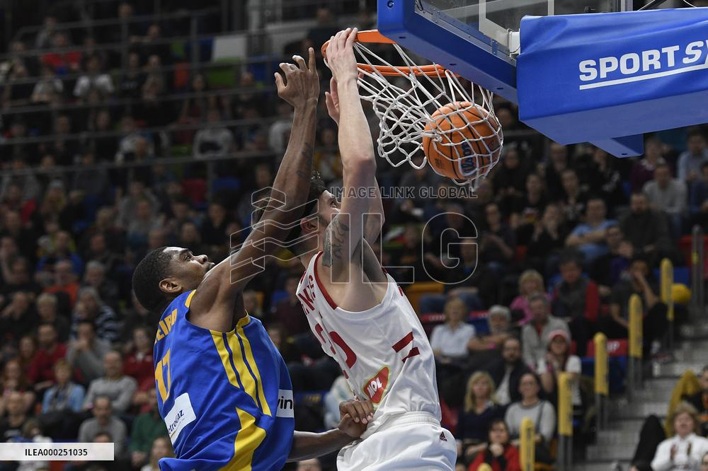 YANICK MOREIRA, ZACH HANKINS