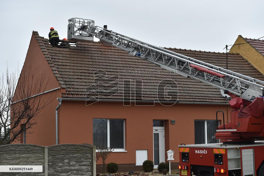 storm Ciara (Sabine), damage, roof