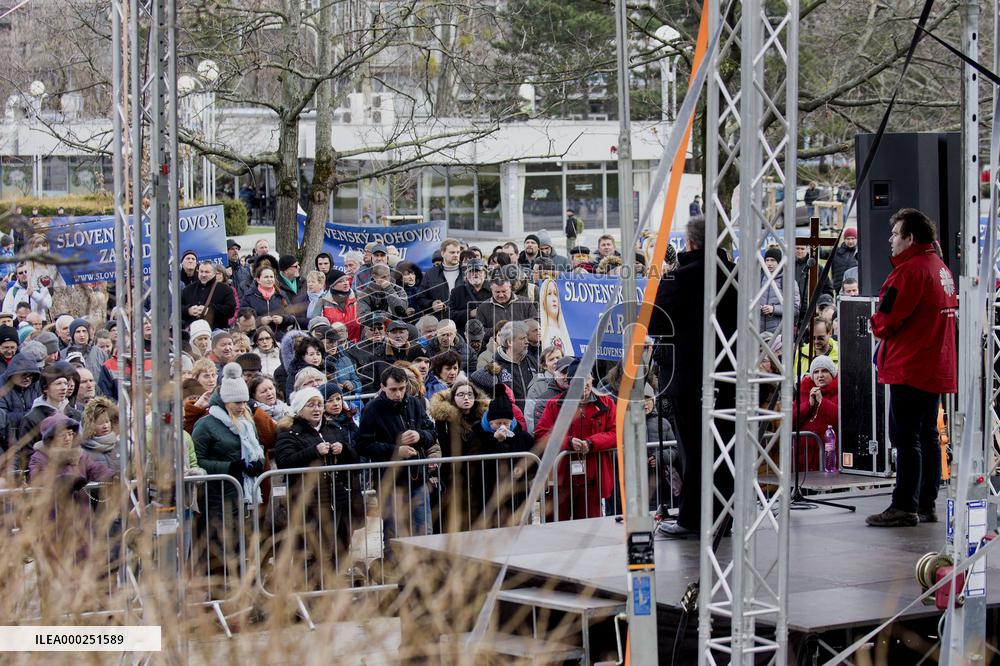 Slovak Catholic meeting rejects Istanbul Conve, Pavol Vilcek