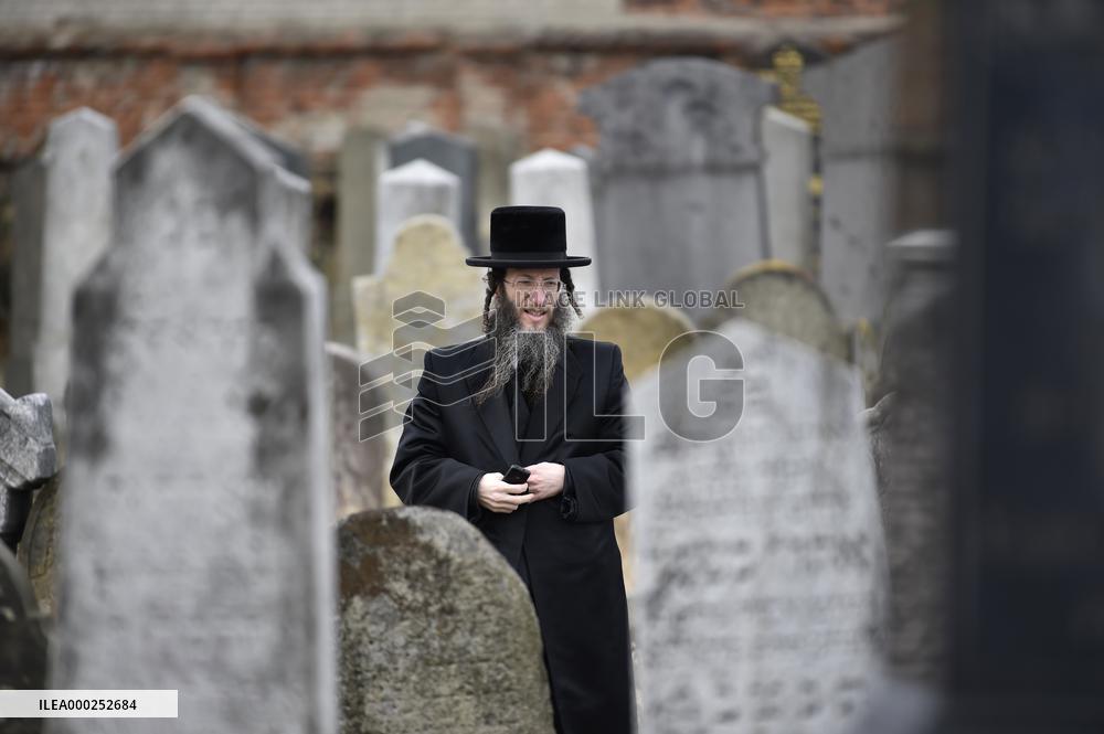 Rabbi Shabbatai ben Meir HaKohen, known as the  Shakh, Holesov, grave