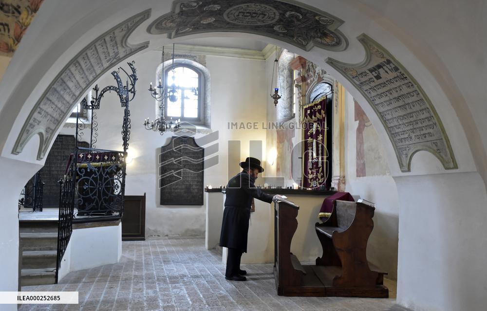Rabbi Shabbatai ben Meir HaKohen, known as the  Shakh, Holesov, grave