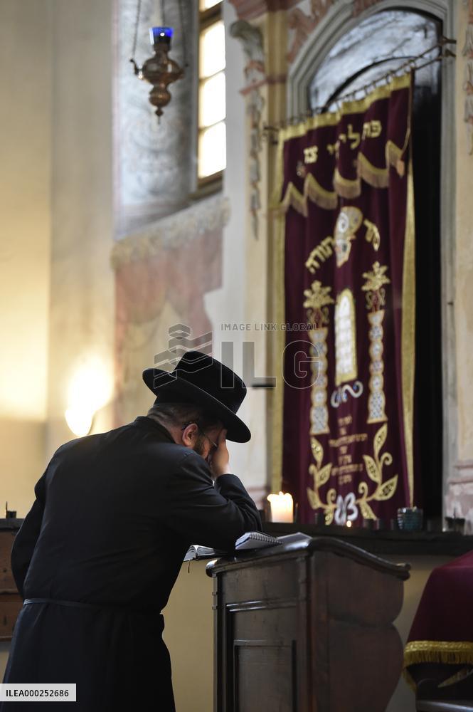 Rabbi Shabbatai ben Meir HaKohen, known as the  Shakh, Holesov, grave