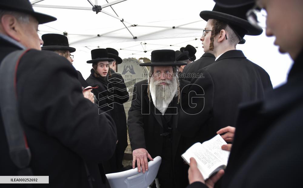 Rabbi Shabbatai ben Meir HaKohen, known as the  Shakh, Holesov, grave