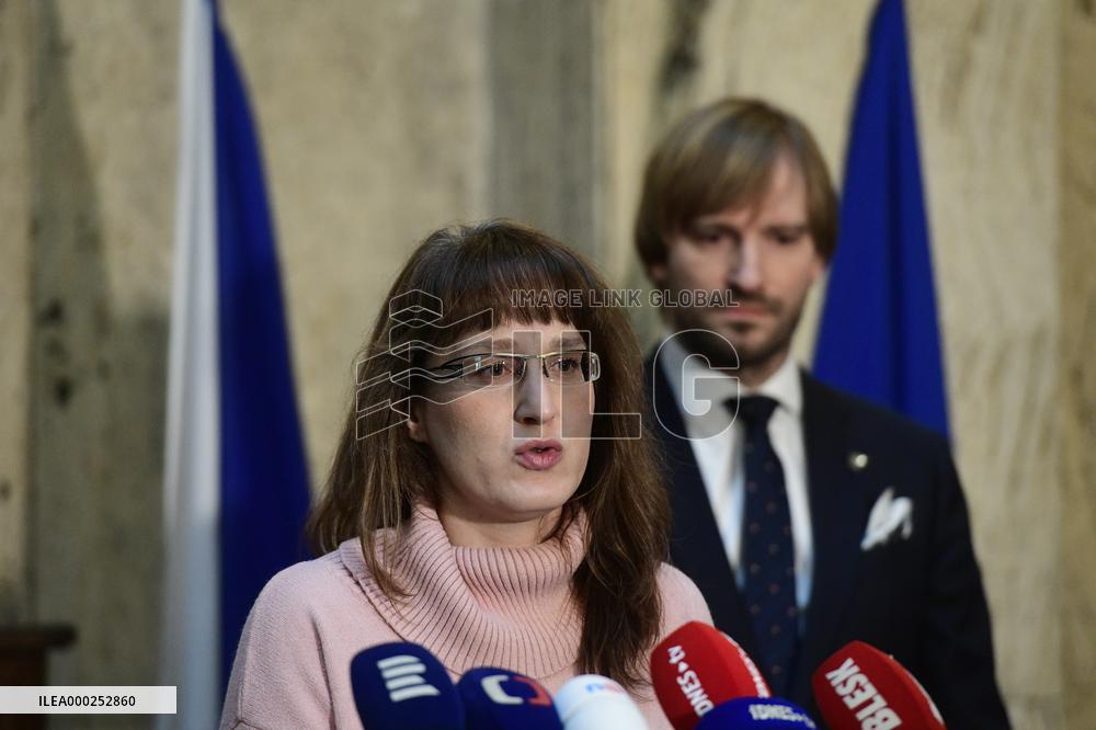 Eva Gottvaldova, Adam Vojtech