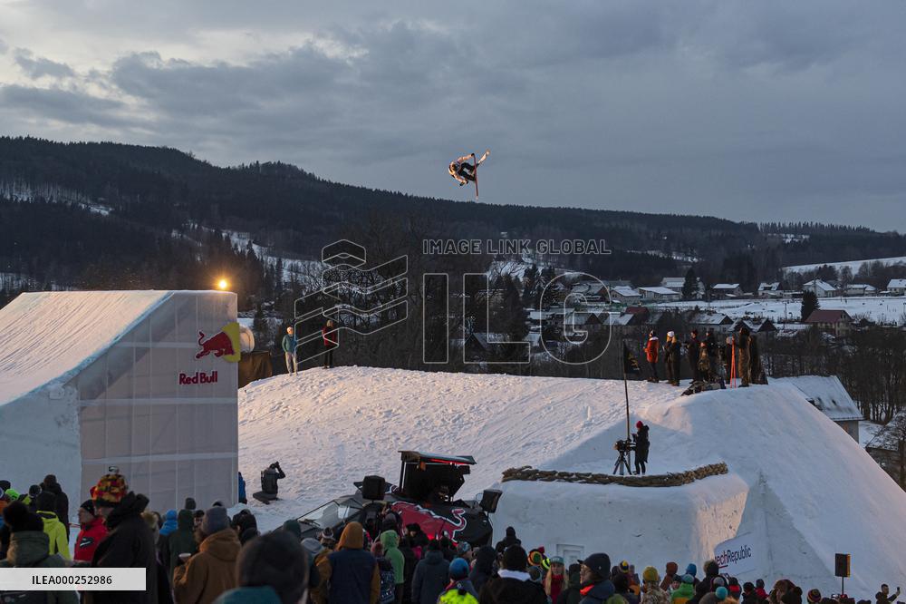 Acrobatic skier, final FIS Freeski Big Air World Cup