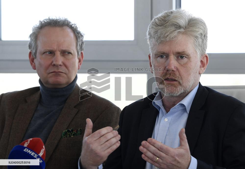 Petr Sklenicka, Pavel Lindovsky