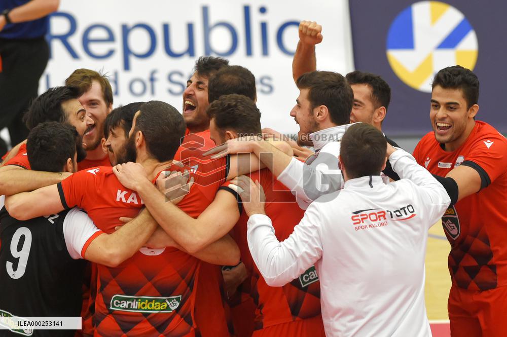 Players of Spor Toto Ankara celebrate a victory