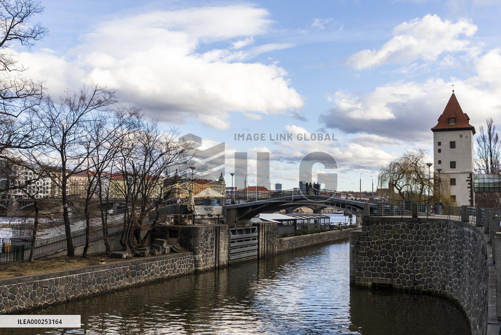 Malostranska vodarna, water, tower, waterworks, Detsky ostrov, restaurant, bridge, Prague, city, town, building, river Vltava