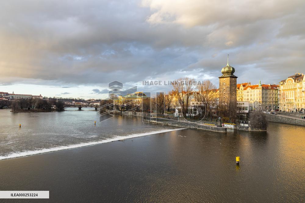 Sitkovska vodarna, water, tower, waterworks, Masarykovo nabrezi, Manes, Narodni divadlo, Slovansky ostrov, Palac Zofin, Prague, city, town, building
