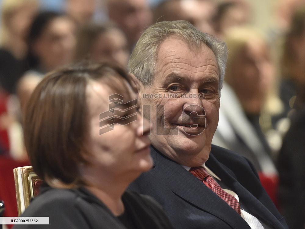 Milos Zeman, Ivana Zemanova