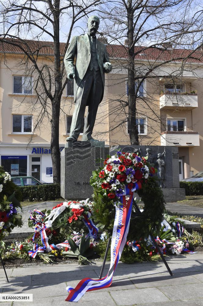 Tomas Garrigue Masaryk statue