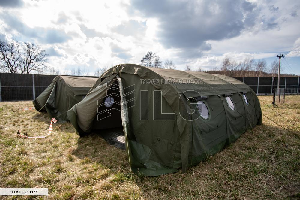 Border crossing Gorzycki, aid team, control, bus, car, highway