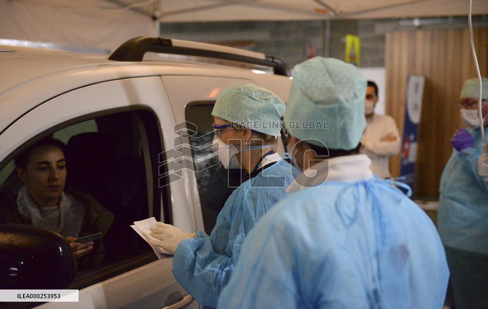drive-in drive-thru test station for the coronavirus  (COVID-19),