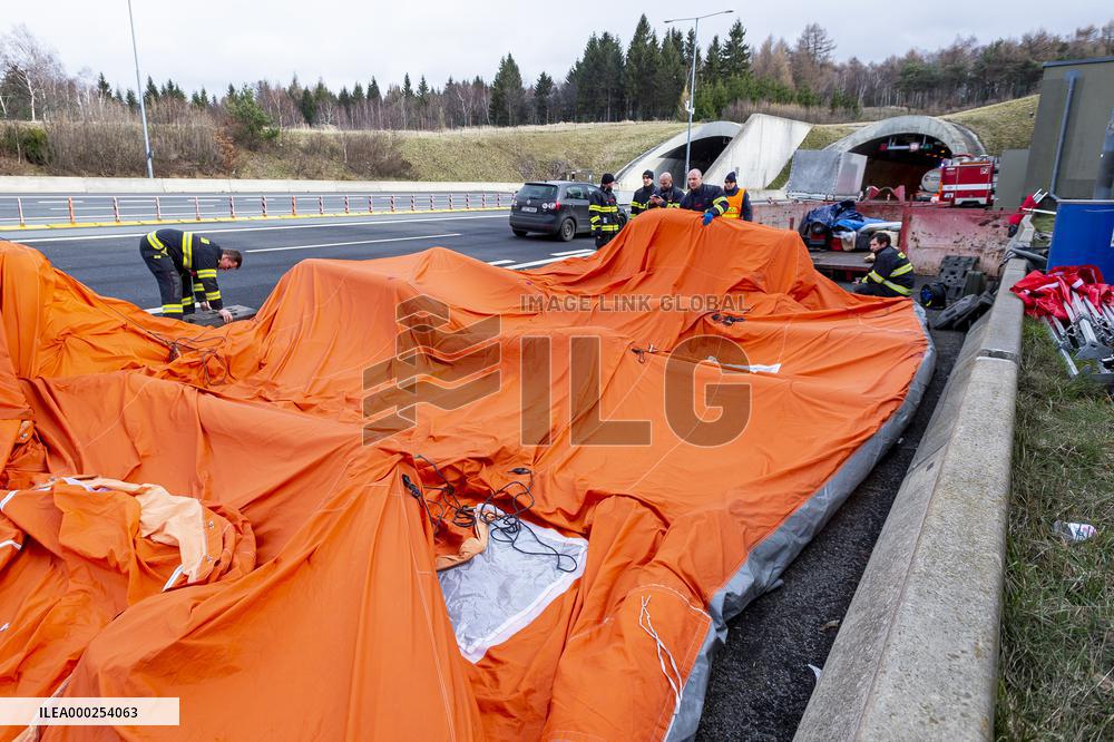 Border control D8 motorway direction from Germany, Czech Republic