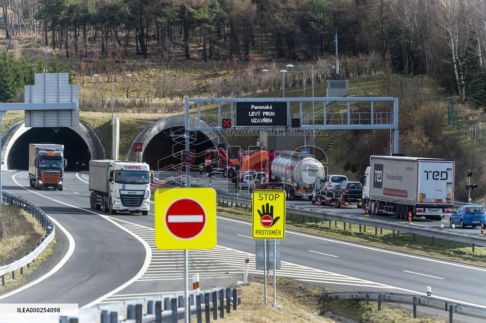 Border control D8 motorway direction from Germany, Czech Republic