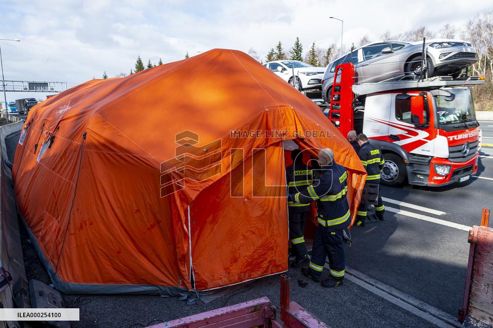 Border control D8 motorway direction from Germany, Czech Republic