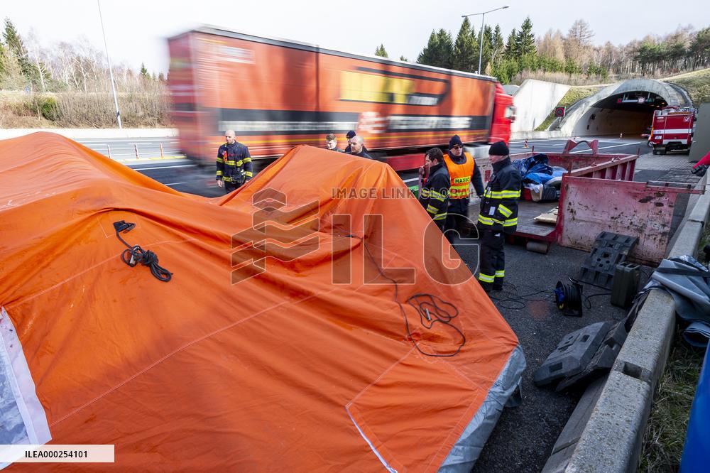 Border control D8 motorway direction from Germany, Czech Republic