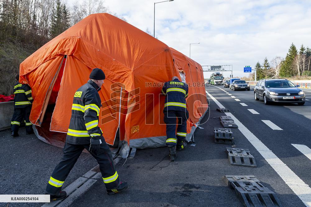 Border control D8 motorway direction from Germany, Czech Republic