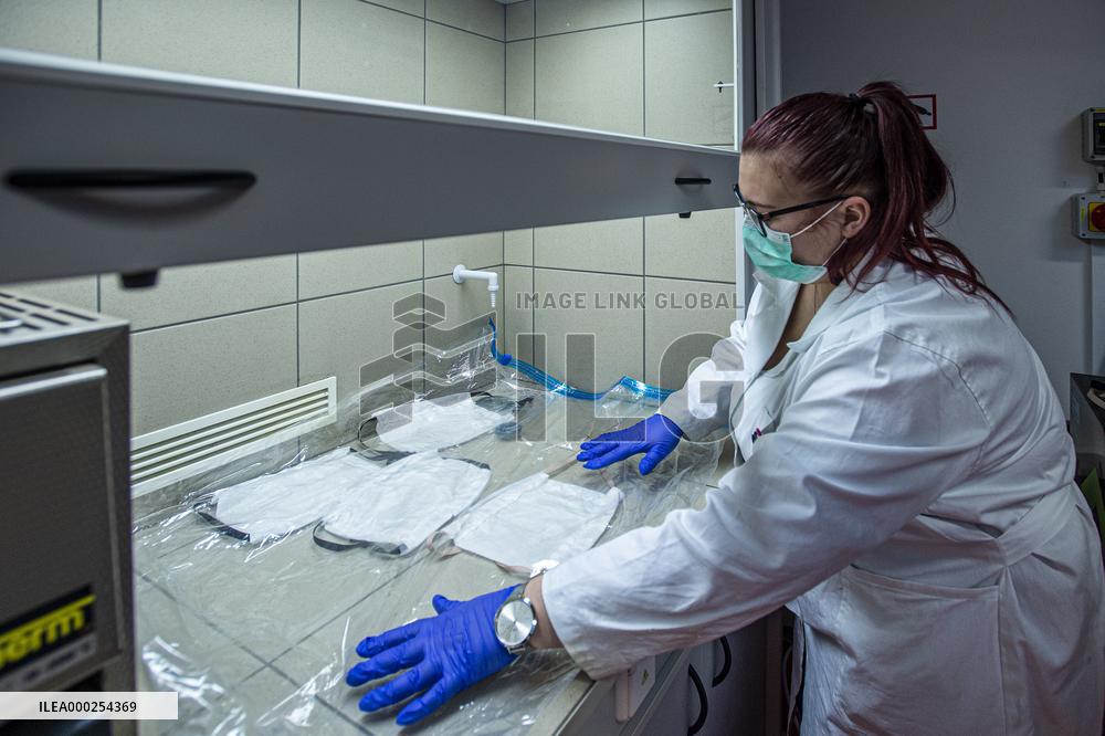 Employees of Technical University of Liberec, face mask, nano fiber