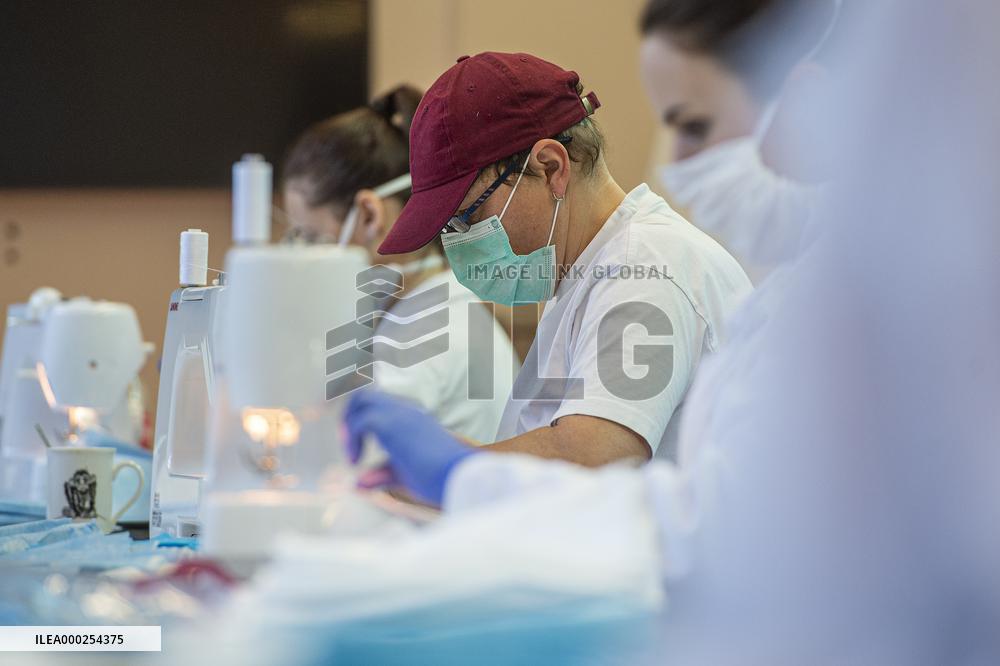 Employees of Technical University of Liberec, face mask, nano fiber