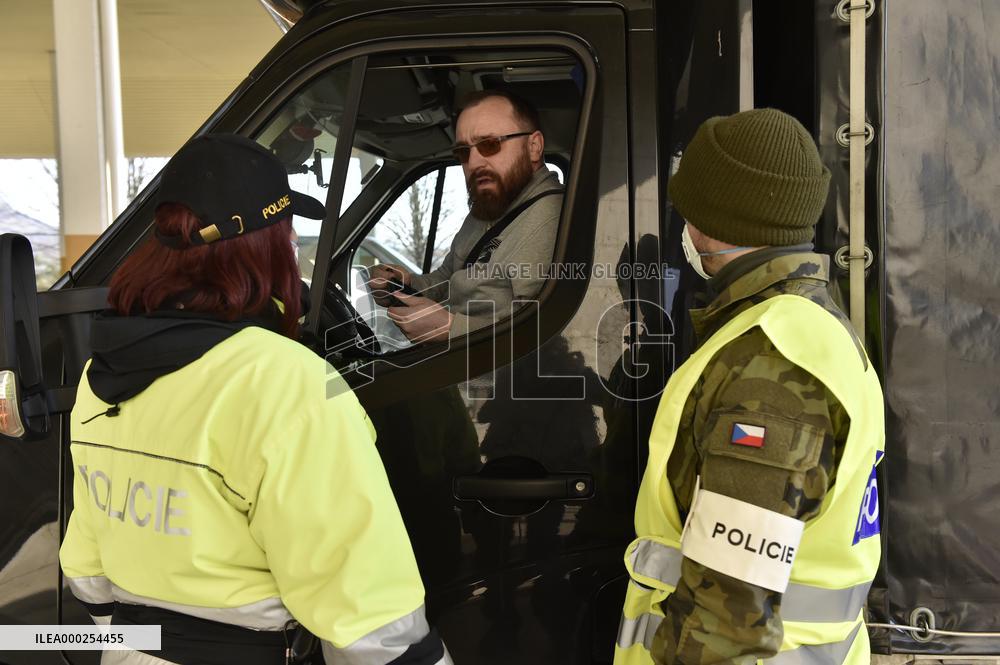Czech soldiers help police officers guard the Mikulov-Drasenhofen border crossing