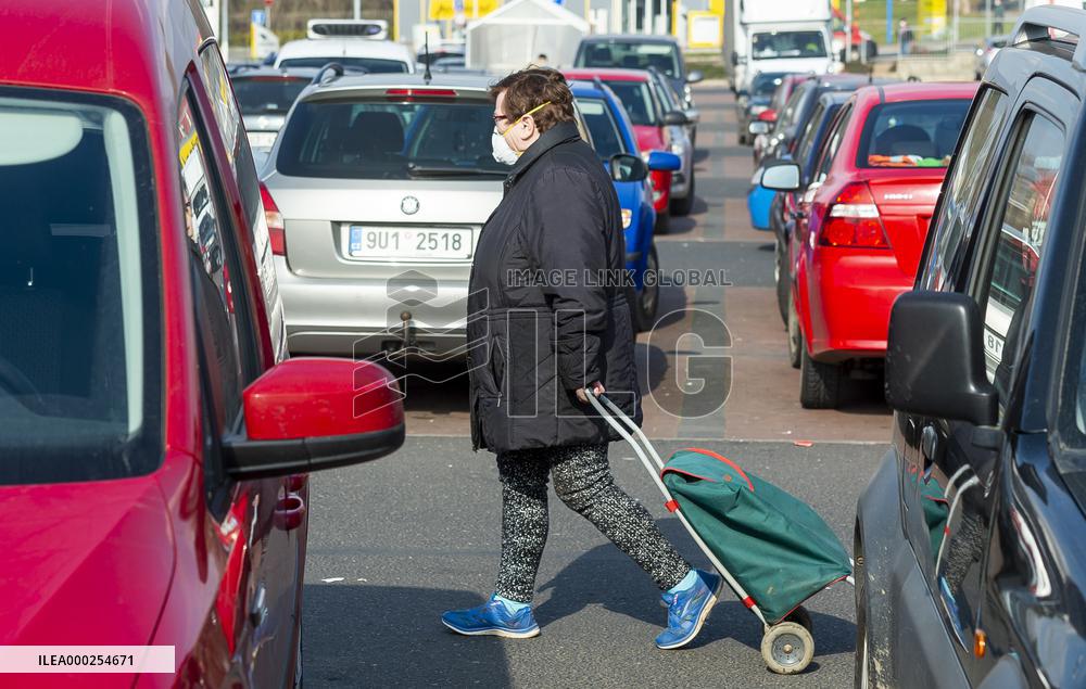 Two hours in food shops, drugstores, pharmacies for seniors only, shop, shopping, senior, protective face mask