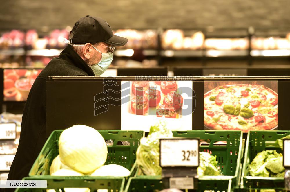 Two hours in food shops, drugstores, pharmacies for seniors only, shop, shopping, senior, protective face mask, man