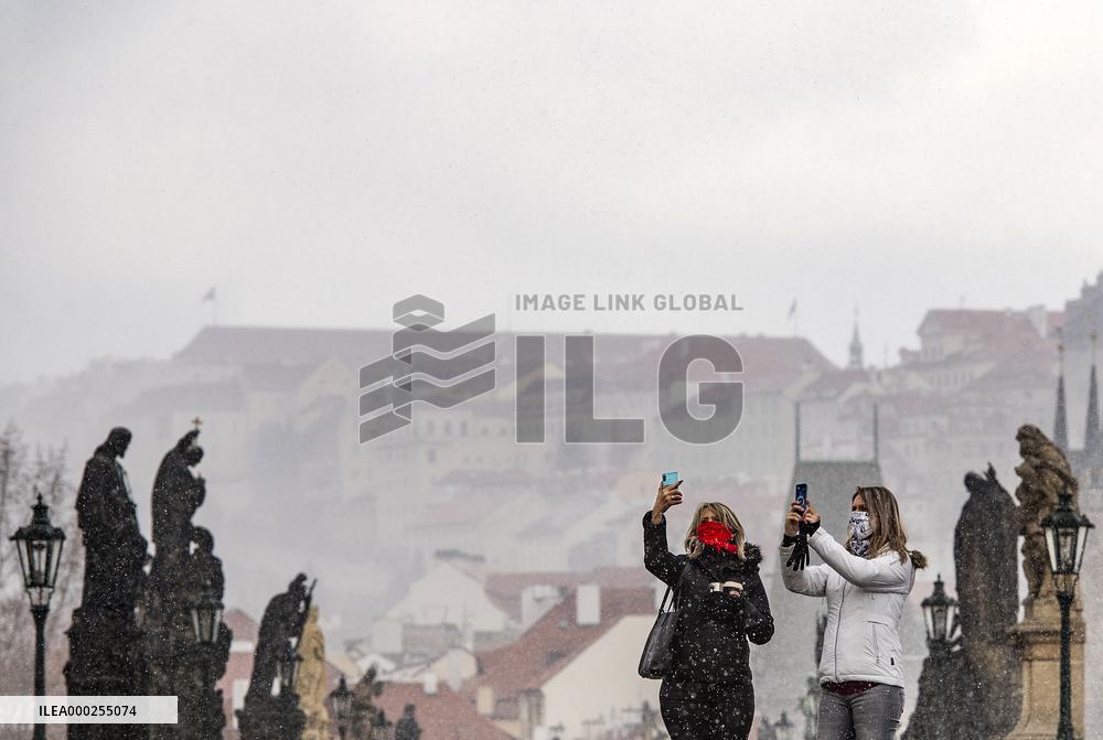 Prague, Charles Bridge, coronavirus