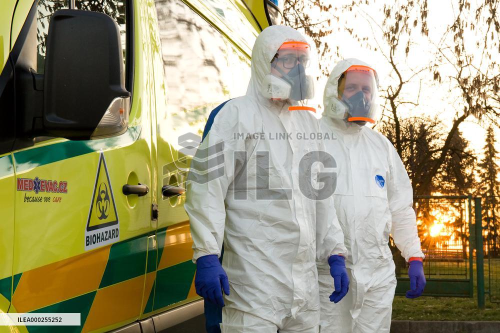 special infectious ambulance, paramedics in a protective suits, paramedic, suit, biological hazard, biohazard