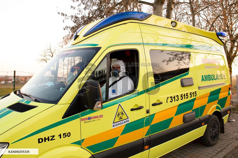 special infectious ambulance, paramedics in a protective suits, paramedic, suit, biological hazard, biohazard
