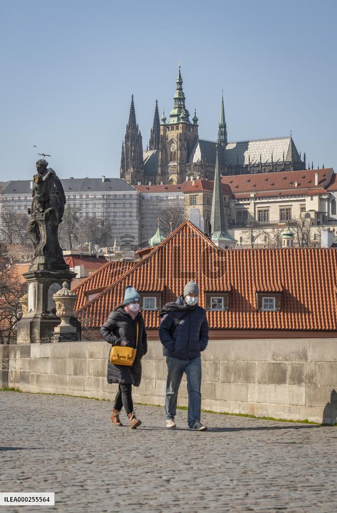 Charles Bridge, without tourists, face masks, pedestrians, veil, medical masks, Prague Castle
