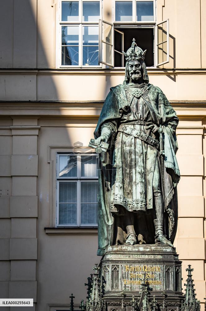 Charles IV, open window, statue