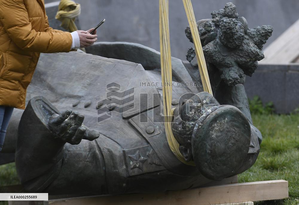 Prague 6 starts removal of Ivan Konev memorial