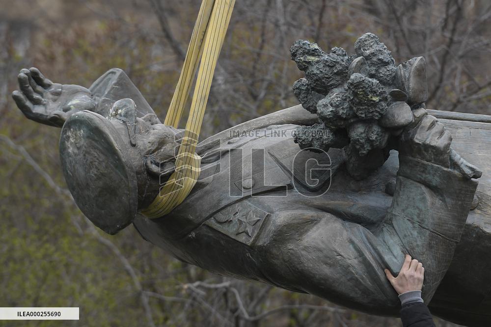 Prague 6 starts removal of Ivan Konev memorial