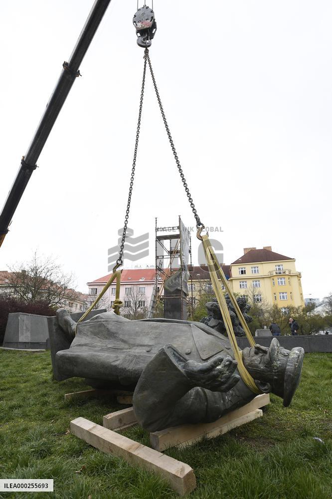 Prague 6 starts removal of Ivan Konev memorial