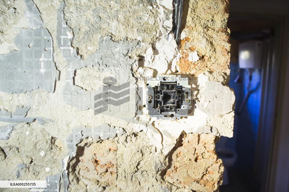 construction site, family house, bathroom, electrical wiring, light switch, reconstruction, renovation
