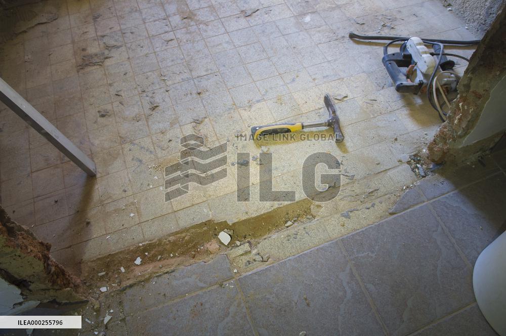 construction site, Stonemason's hammer, Brick Hammer, family house, bathroom, reconstruction, renovation