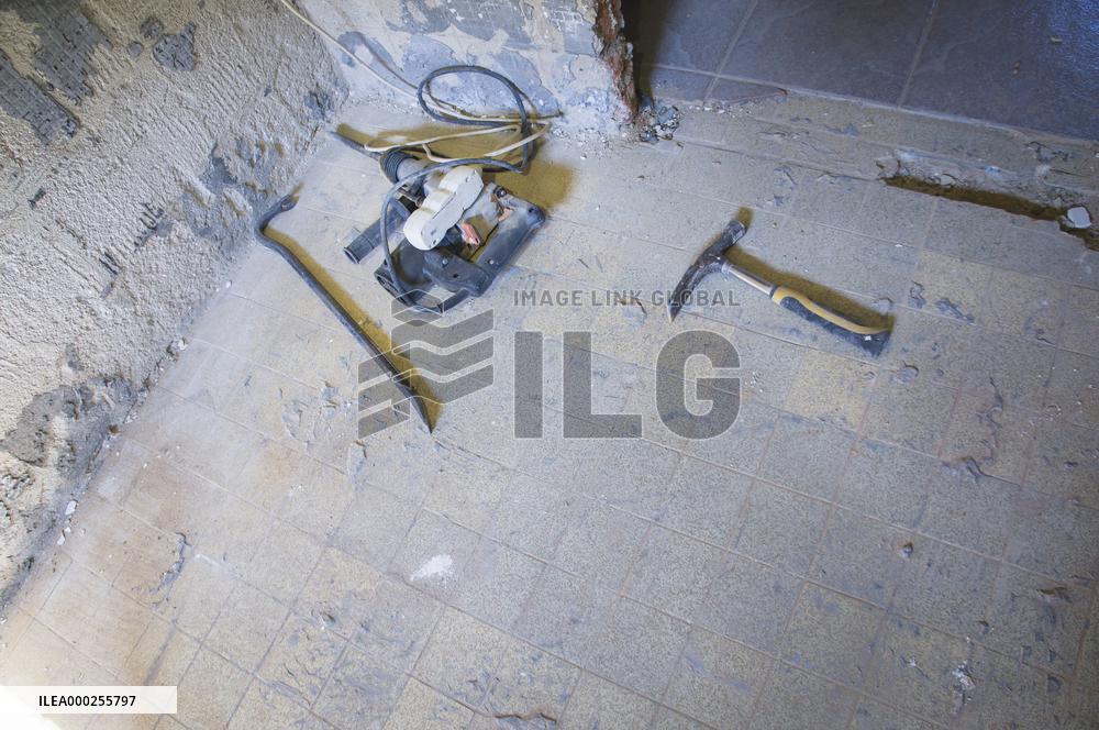 construction site, Stonemason's hammer, Brick Hammer, family house, bathroom, reconstruction, renovation
