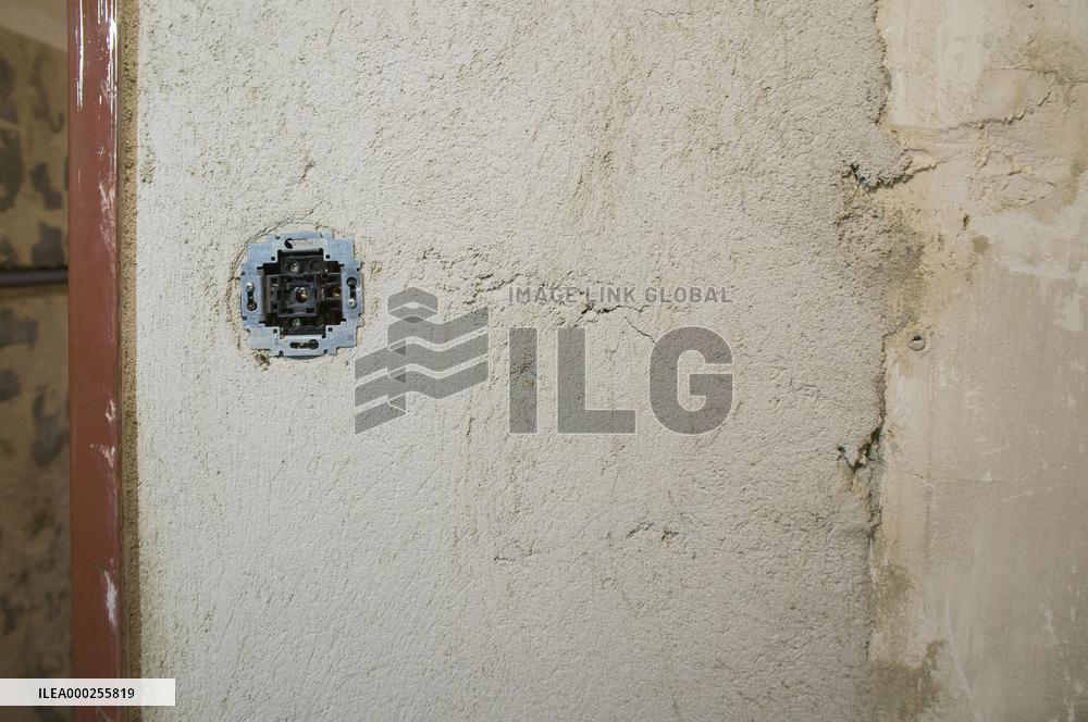 construction site, family house, bathroom, electrical wiring, light switch, reconstruction, renovation