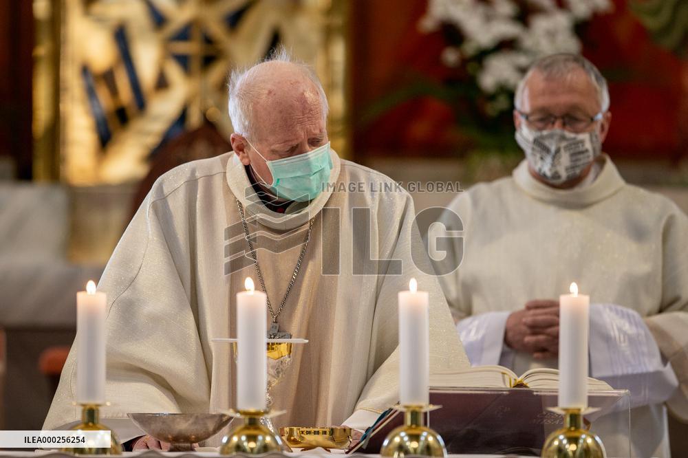 Frantisek Vaclav Lobkowicz, bishop, green face mask